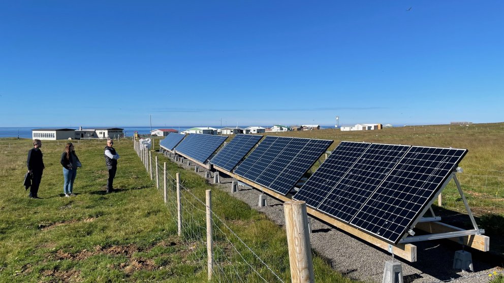 Fyrsta sólarselluvirkjun Akureyringa í Grímsey